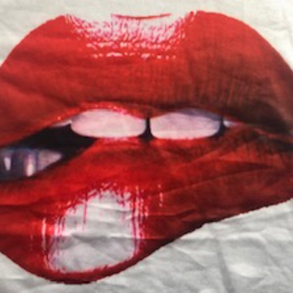 Cute Lips Printed T Shirt - Picture 3 of 4